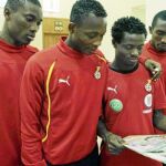 Los jugadores de Ghana tuvieron ayer tiempo para descansar en el hotel y leer los periódicos en donde se escribe de su triunfo ante Estados Unidos