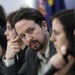 Pablo Iglesias, durante la rueda de prensa el la que Podemos registra de nuevo en el Congreso las 21 proposiciones de ley