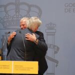 El ministro de Exteriores, Josep Borrell, recibe la cartera de manos de su antecesor Alfonso Dastis/Foto: C. Pastrano