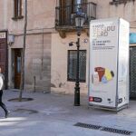En la imagen, uno de los puntos de recogida de residuos, en el Consell de la Vila, y que están al margen del reciclaje puerta a puerta en este distrito barcelonés