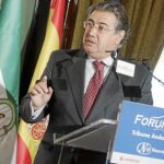Juan Ignacio Zoido, candidato del PP a la Alcaldía en 2011, durante su intervención en el «Fórum Europa»