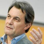 CDC desmintió ayer la relación entre el caso Palau y la financiación de su partido. Los partidos catalanes piden a Mas que dé la cara.