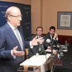 El regidor de Huelva, durante su intervención, ante Juan Ignacio Zoido y Paco Reyero