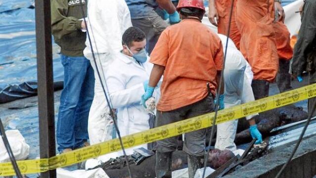Debido a la concentración de gases tóxicos, las labores de rescate comenzaron en la madrugada de ayer