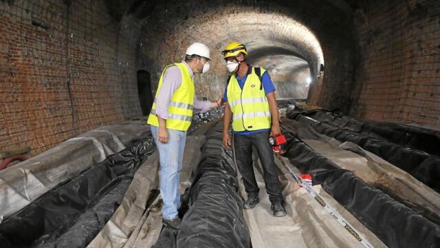 Metro ha detectado presencia de materiales con amianto en varios de los trenes más antiguos de la red. Durante las obras de las líneas 1 y 5 ya se retiraron elementos con el mineral cancerígeno