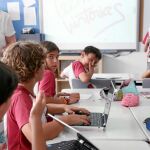 Alumnos de una escuela en clase