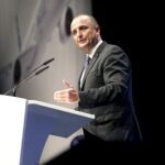 El ministro de Industria, Miguel Sebastián, durante su intervención en el acto protocolario del inicio de la producción del programa Airbus A350 XWB en España, en la factoría que el constructor aeronáutico tiene en la localidad toledana de Illescas.