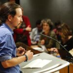 Pablo Iglesias, durante la rueda de prensa ofrecida esta mañana.