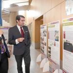 El consejero de Fomento y Medio Ambiente, Juan Carlos Suárez-Quiñones, visita la exposición «Buenas prácticas. X Concurso Internacional Dubái 2014 de las Naciones Unidas», que reconoce a Castilla y León por sus proyectos