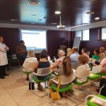 La lactancia materna reduce en los niños el riesgo de obesidad, alergias y cáncer infantil y protege a las mujeres contra el cáncer de ovario, la diabetes y la depresión posparto