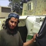 Captura de video publicado por el Estado Islámico (EI) que muestra al cerebro de los atentados de París, el belga Abdelhamid Abaaoud.