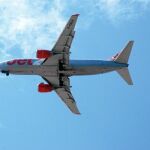 Un avión de la compañía que opera en Inglaterra poco después de despegar del Aeropuerto de San Javier