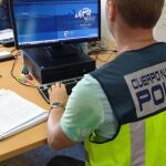 La investigaciones se iniciaron a partir del continuo trabajo de rastreo en la Red por parte de ciberagentes y de un aviso del organismo de Estados Unidos encargado de recibir y canalizar perfiles que comparten pornografía infantil/ Foto: EP