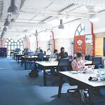 Los emprendedores podrán utilizar, a cambio de un canon anual, los espacios de «coworking» situados en la enorme nave de la calle Mazarredo