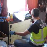 La Policía ha detenido a cinco miembros de la organización y ha liberado a una de sus víctimas.