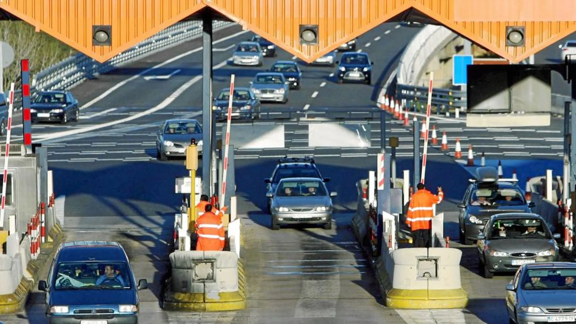 La autopista AP-1 será la primera cuyo contrato de concesión expire. Lo hará en noviembre / Efe