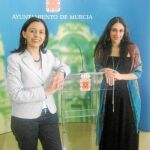 La concejala de Cultura Fátima Barnuevo y la bailarina, coreógrafa y creadora del espectáculo, la brasileña Cristiane Azem, en la presentación