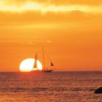 «Un barco, y de fondo el sol», imagen enviada por Inés Sánchez Muñoz