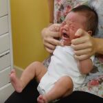 El transporte infantil reduce considerablemente el llanto y potencialmente promueve el sueño