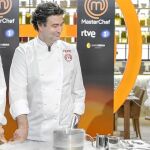 De izda. a drcha., Samantha Vallejo- Nágera, Pepe Rordríguez y Jordi Cruz, miembros del jurado de «Masterchef»