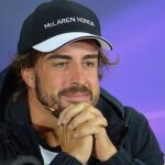 El piloto español Fernando Alonso (McLaren) durante la rueda de prensa