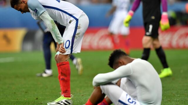 Los jugadores de Inglaterra Dele Alli y Daniel Sturridge