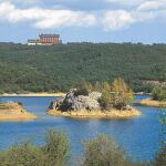 El Parador se localiza en un entorno natural de gran belleza