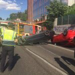 Dos coches han chocado y han volcado