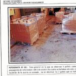 El informe de la Guardia Civil desglosa el coste de la cartelería del 1-O (dcha.). Abajo, material propagandístico del referéndum ilegal intervenido por el Instituto Armado