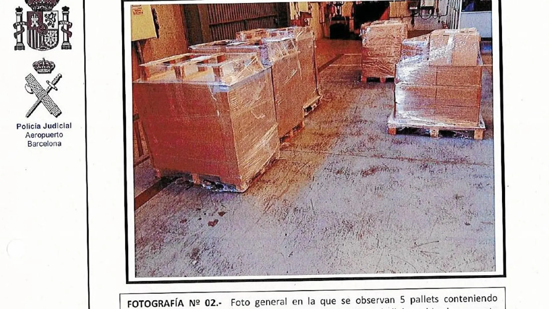 El informe de la Guardia Civil desglosa el coste de la cartelería del 1-O (dcha.). Abajo, material propagandístico del referéndum ilegal intervenido por el Instituto Armado