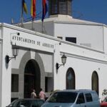 Diez detenidos tras el registro en el Ayuntamiento de Arrecife