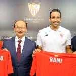 Monchi (dcha) y el presidente José Castro, junto a Escudero y Rami