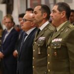 El delegado de Defensa de Castilla y León, Vicente González Martín, en el centro, preside el acto acompañado del general José Rivas Moriana y el subdelegado del Gobierno de España en funciones, Luis Antonio Gómez