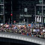 La marcha partió de la estación central de Berlín y recorrió las calles principales de la capital alemana hasta la Columna de la Victori