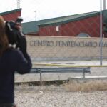 Exterior del centro penitenciario Madriv VII, en Estremera, donde permanecen encarcelados varios de los cabecillas del “procés”. / Jesús G. Feria