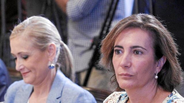 María Josefa García-Cirac junto a la presidenta de la Comunidad de Madrid, Cristina Cifuentes, durante la reunión del pleno de la Comisión