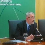 Antonio Ávila, junto a Gaspar Llanes, secretario general de Economía, y Patricia Eguilior
