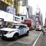 La Policía patrulla durante los preparativos para fin de año en Times Square en Nueva York (EE.UU.) el miércoles