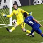 Pelle marca el segundo gol de Italia.