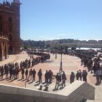Larguísimas colas se han vivido esta mañana en la explanada de la plaza de Las Ventas