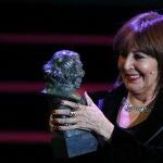 La actriz Concha Velasco, con el Goya de Honor, en la XXVII edición de los premios Goya