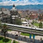 Medellín es la cuna del escultor Fernando Botero, que ha donado buena parte de su obra a la ciudad. La plaza que lleva su nombre y el Museo de Antioquia son los principales atractivos para los visitantes.