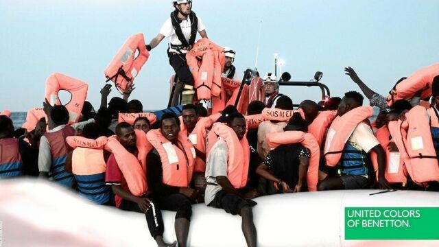 Campaña de Benetton con los inmigrantes del «Aquarius»