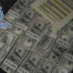 Imagen de uno de los baúles llenos de dinero incautados