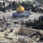 Vista aérea de la Vieja Cuidad de Jerusalén, en la que destaca la Cúpula de la Roca, llamada también mezquita de Omar en la Explanada de las Mezquitas.