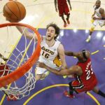 80-96. James y los «Beach Boys» tapan al boca a Jackson y Lakers