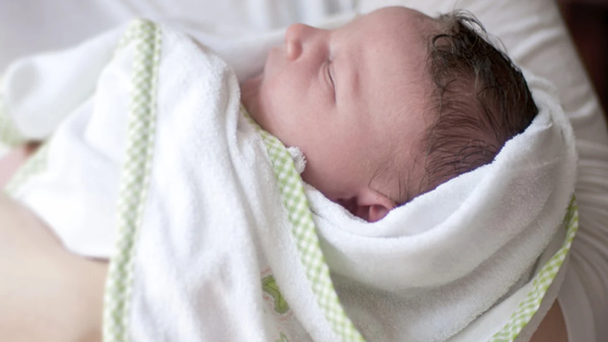 Los bebés no se acostumbran si los duermes en brazos porque ya vienen diseñados de serie para ser dormidos así