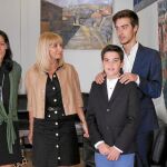 La subdelegada del Gobierno en León, Teresa Mata, la alcadesa de San Andrés, María Eugenia Gancedo, el coronel Clemente García y familiares de los tres homenajeados en el acto celebrado ayer