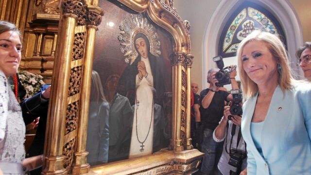 La presidenta de la Comunidad de Madrid, Cristina Cifuentes, sí acudió a la misa solemne en la Parroquia de La Paloma y San Pedro el Real