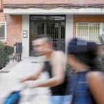 Aunque la discusión comenzó en el piso bajo donde residían, en la calle Callao de la localidad, la agresión con el arma blanca se produjo en la calle